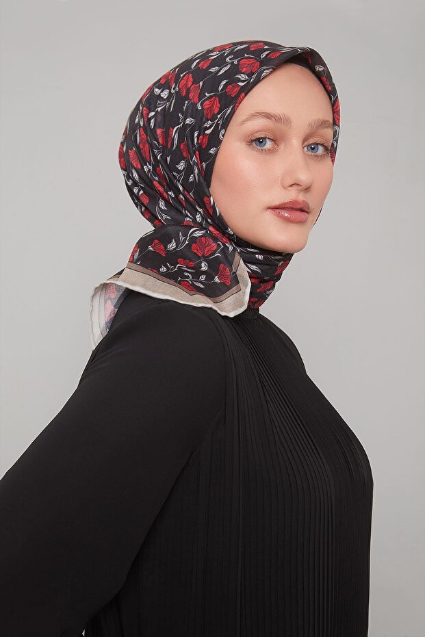 وشاح ناعم بنمط عنبية بني اللون