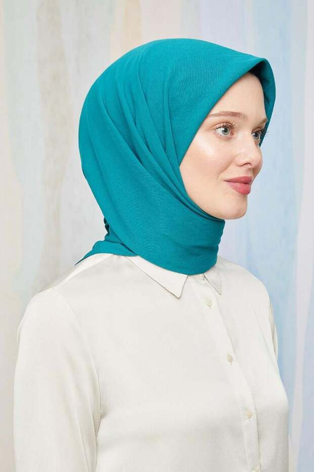 وشاح مربع من القطن باللون الأخضر المائي