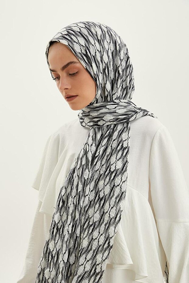 Black Cloud Comfort Line Shawl