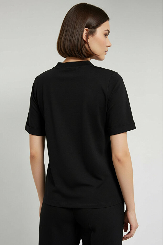 Taş İşlemeli V Yaka Siyah Örme Tişört - 4