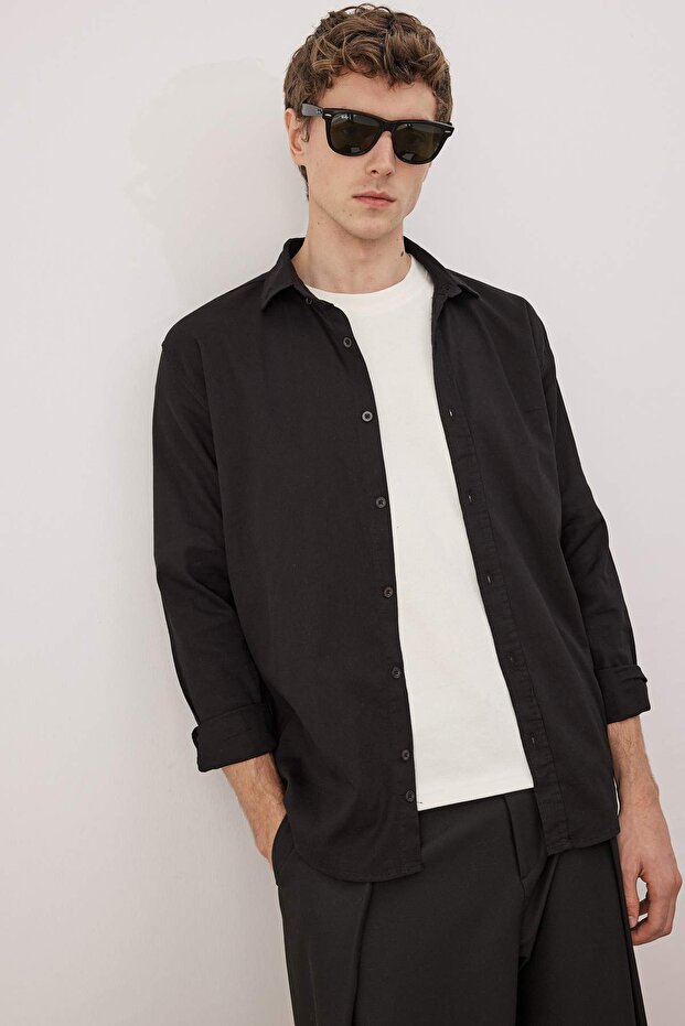 Siyah Regular Fit Dokulu Erkek Gömlek TMNAW26GO00015 - 2
