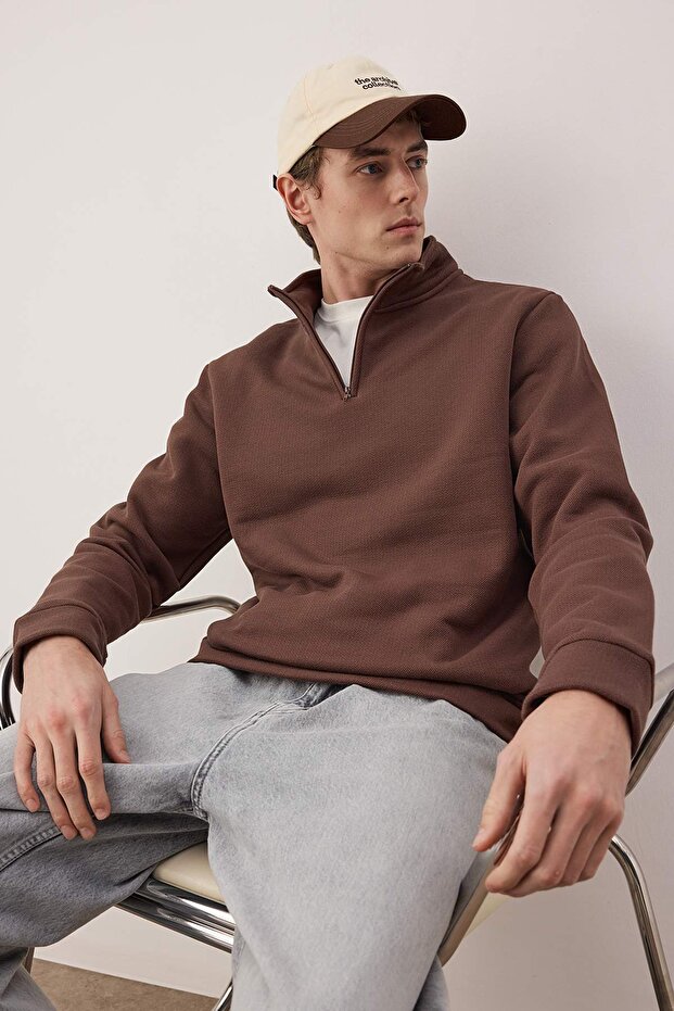 Brown Regular/Normal Cut Stand Collar Inner Ribbed Textured Sweatshirt Tmnaw26Sw00057