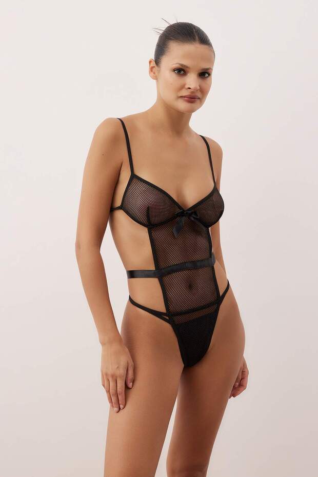 Siyah Fileli Kurdele/ Fiyonklu Kapsız Külotlu Fantezi Body THMAW26BD00006 - 2