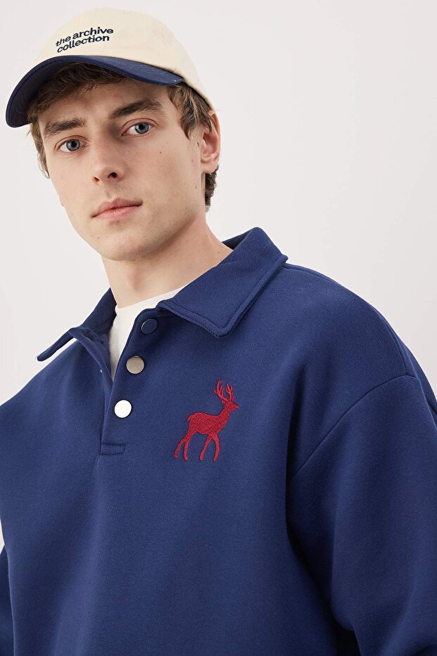 Lacivert Yeni Oversize/Geniş Kesim Soft Kalite İçi Polarlı Polo Yaka Sweatshirt TMNAW26SW00004 - 2