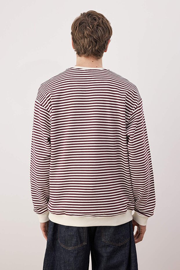 Bordo Oversize/Geniş Kesim Çizgili İçi Polarlı Pamuklu Sweatshirt TMNAW24SW00065 - 4