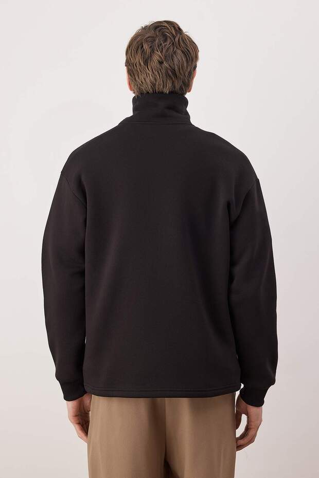 Siyah Yaka Detaylı Dik Yaka Yeni Oversize/Geniş Kesim Kalın/İçi Polarlı Sweatshirt TMNAW26SW00003 - 5