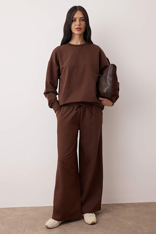 Koyu Kahverengi Oversize Kalıp Geniş Paça Örme Sweatshirt/Alt Eşofman Takımı TWOAW25EM00004 - 2