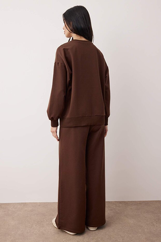 Koyu Kahverengi Oversize Kalıp Geniş Paça Örme Sweatshirt/Alt Eşofman Takımı TWOAW25EM00004 - 4