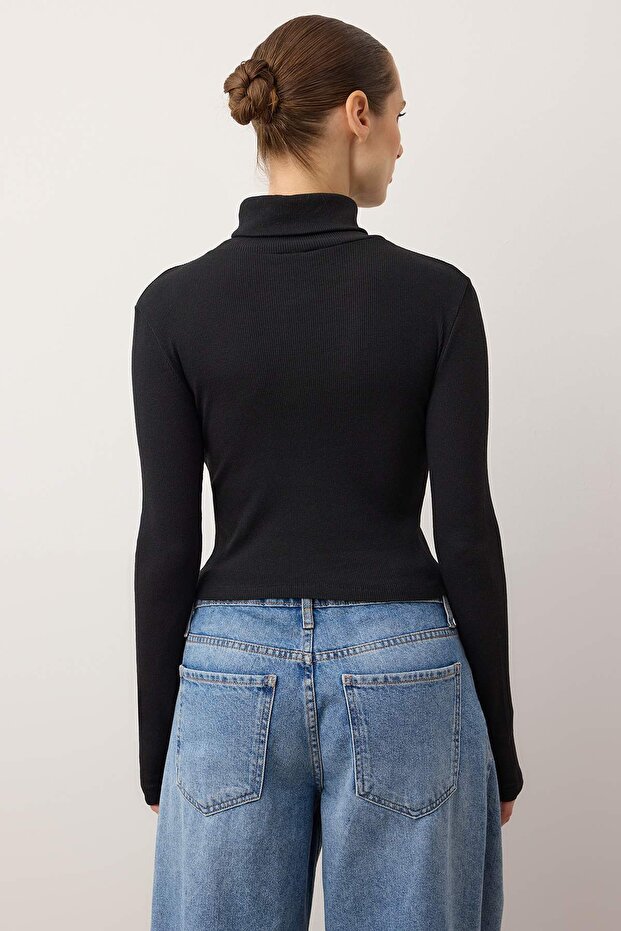 Siyah Fitted/Vücuda Oturan Balıkçı Yaka Parmak Geçme Detaylı Fitilli Esnek Örme Bluz TWOAW21BZ0071 - 4