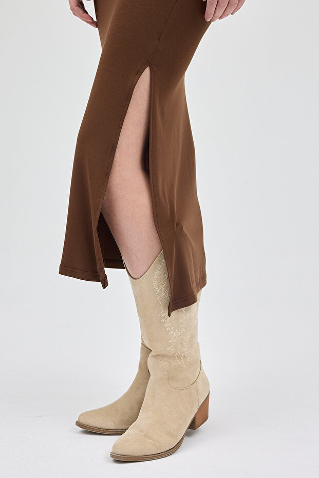 Fusta lungă din cauciuc maro material elastic 8157A - 4