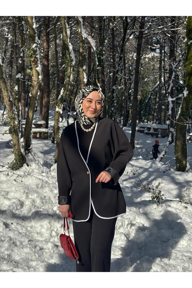 سترة ديانا من قماش بولي فيسكون أبيض حواف أسطوانية بزر واحد - أسود