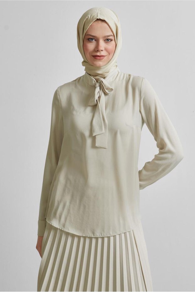 Bluz with Tie-Up Detail on the Collar 45395