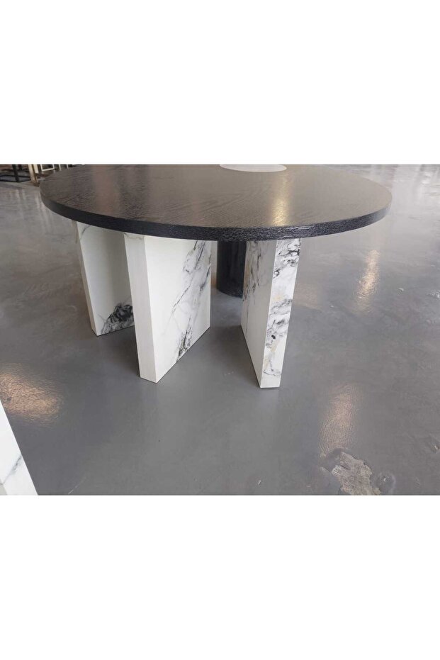 A set of nesting coffee tables with a distinctive design - 4