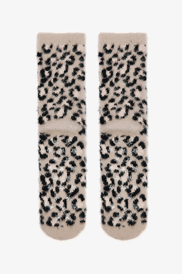 حذاء منزلي منقوش بنقشة الفهد باللون البيج الفاتح - 2