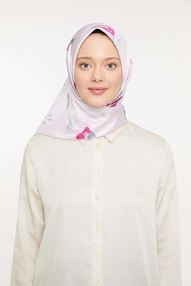 وشاح تويل بنقشة زهور البودرة