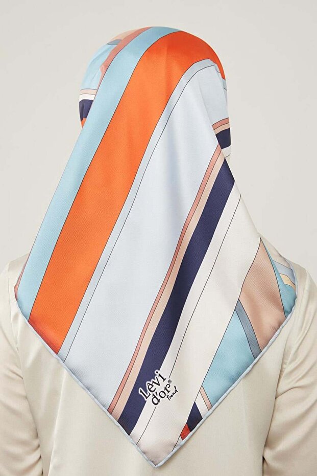 وشاح رمادي سميك مخطط - 4