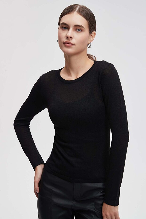 Plain Woven Long Sleeve Fitted Top