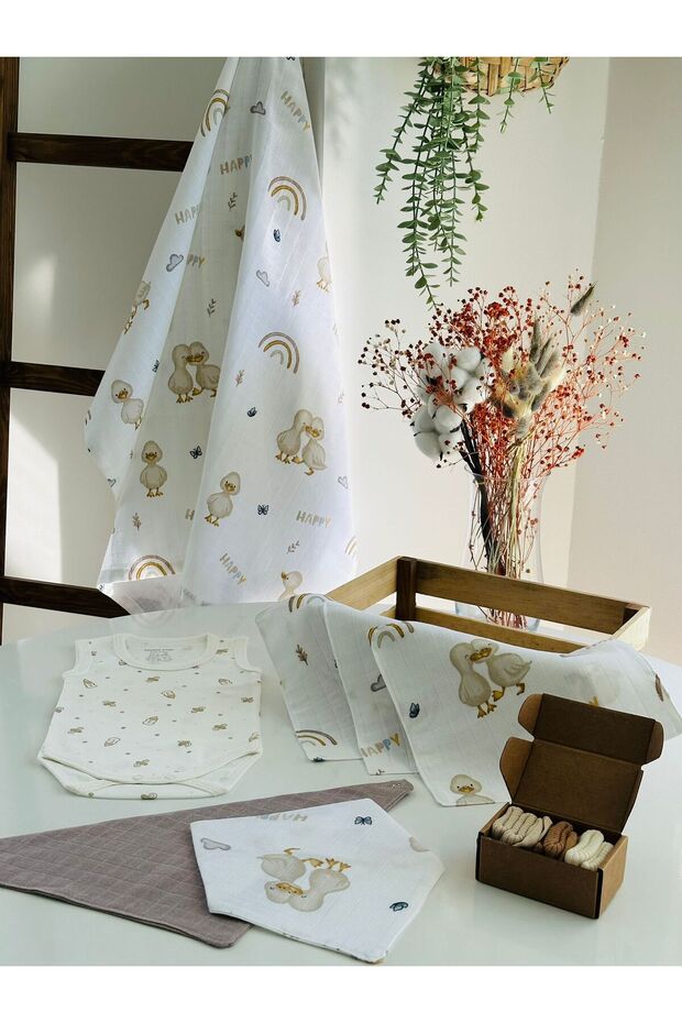 Muslin & Bamboo Newborn Gift Set (Blanket, Handkerchief, Bib, Bodysuit, Socks)