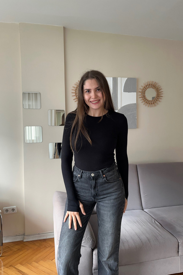 Crew Neck Finger-Touch Basic Fingered Blouse - 1