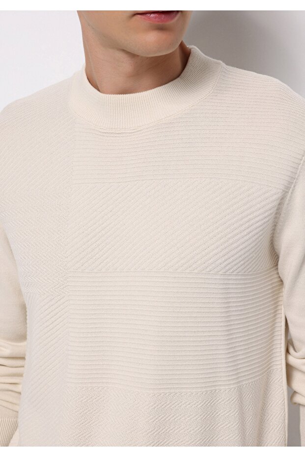 Regular Fit Yuvarlak Yaka Jakarlı Erkek Ekru Kazak - 4