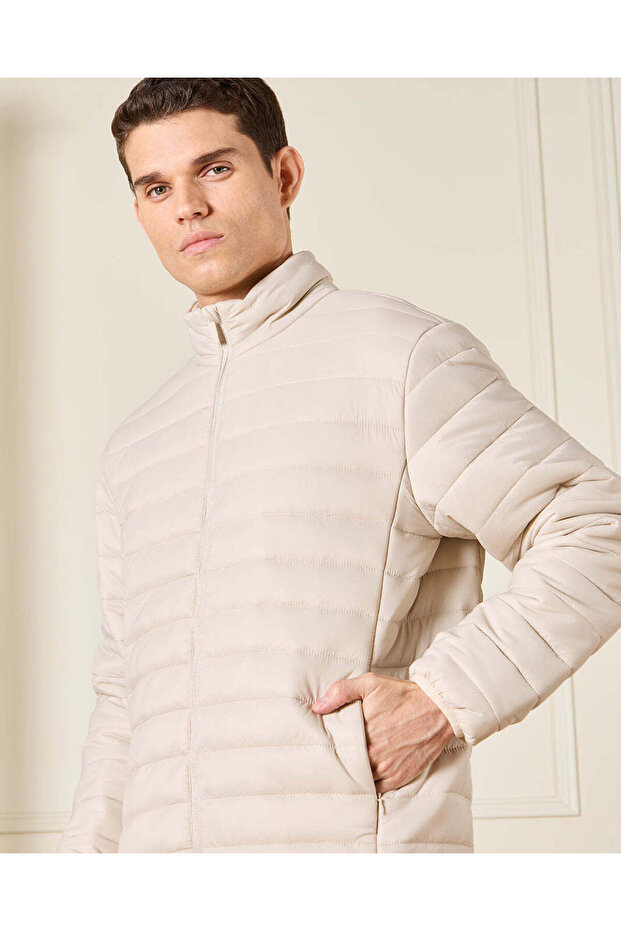 جاكيت رجالي مبطن باللون البيج - 4
