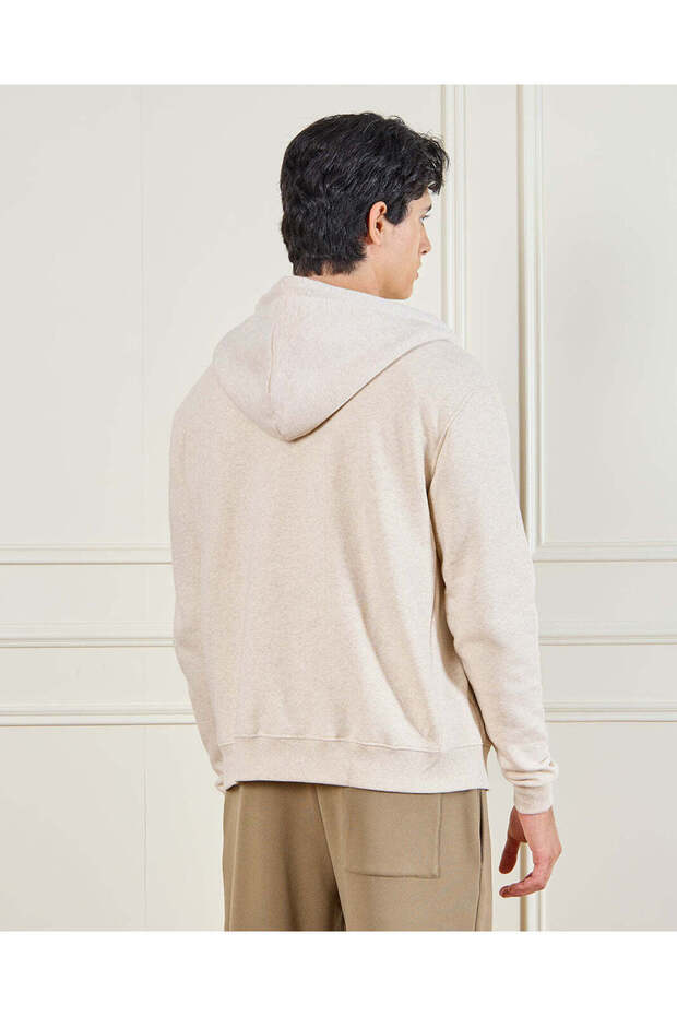 سويت شيرت رجالي بغطاء رأس وسحاب أساسي باللون البيج - 3