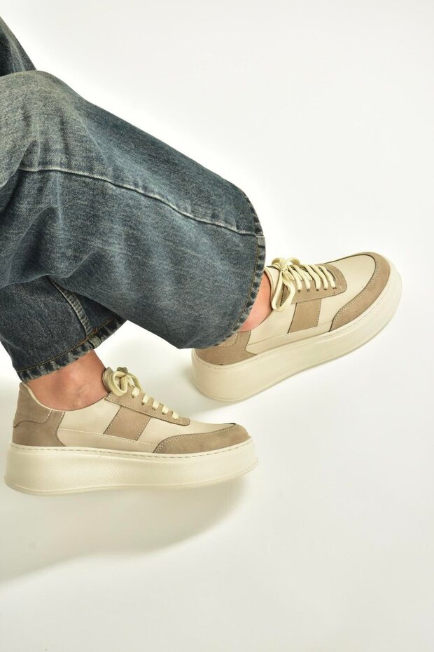 V274949109 Beige Thick Sole Sports Shoes Sneakers