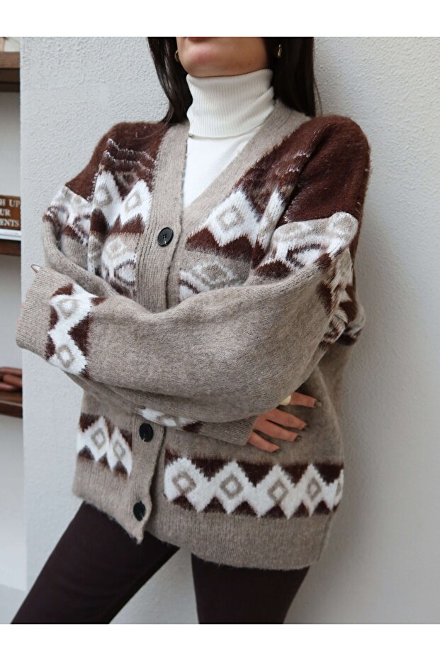 V-Neck Patterned Buttoned Cardigan - 3