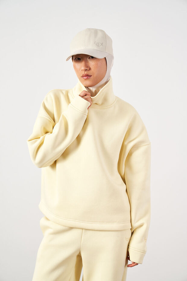 سترة رياضية من الصوف بثلاثة خيوط باللون الأصفر الزبدي