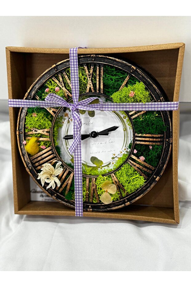 Clock decorated with lichens - 1