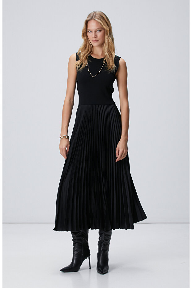 Siyah Bisiklet Yaka Pliseli Elbise - 3