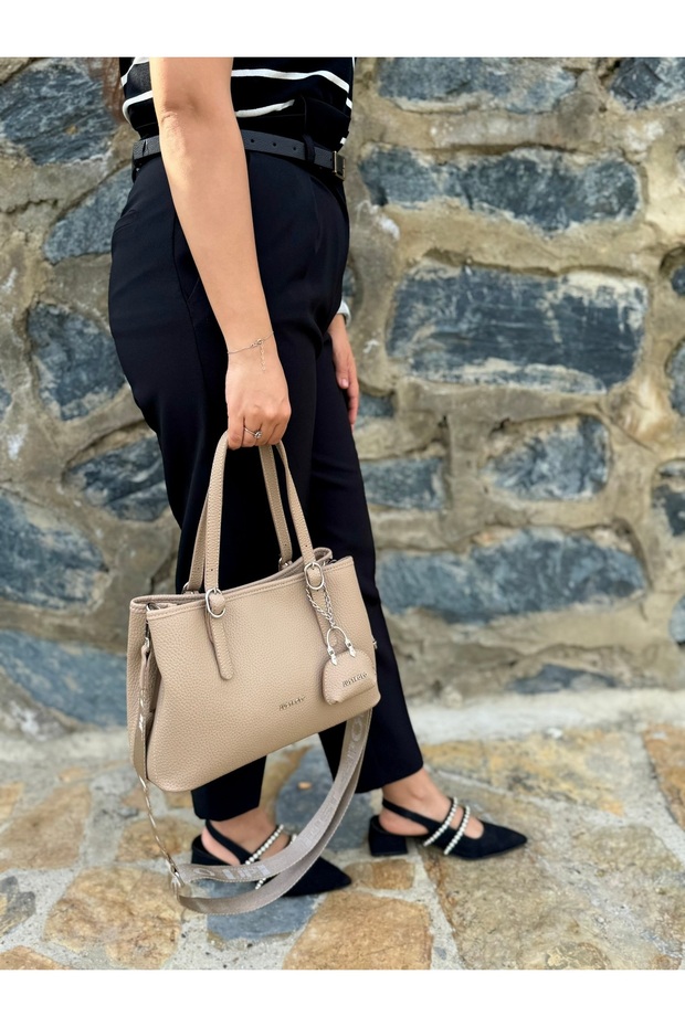Women's New Season Soft Leather Adjustable Strap Stylish Hand and Shoulder Bag Shoulder Bag