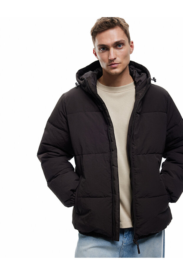 Long Sleeve Pocket Detail Zipper Hooded Winter Puffer Coat