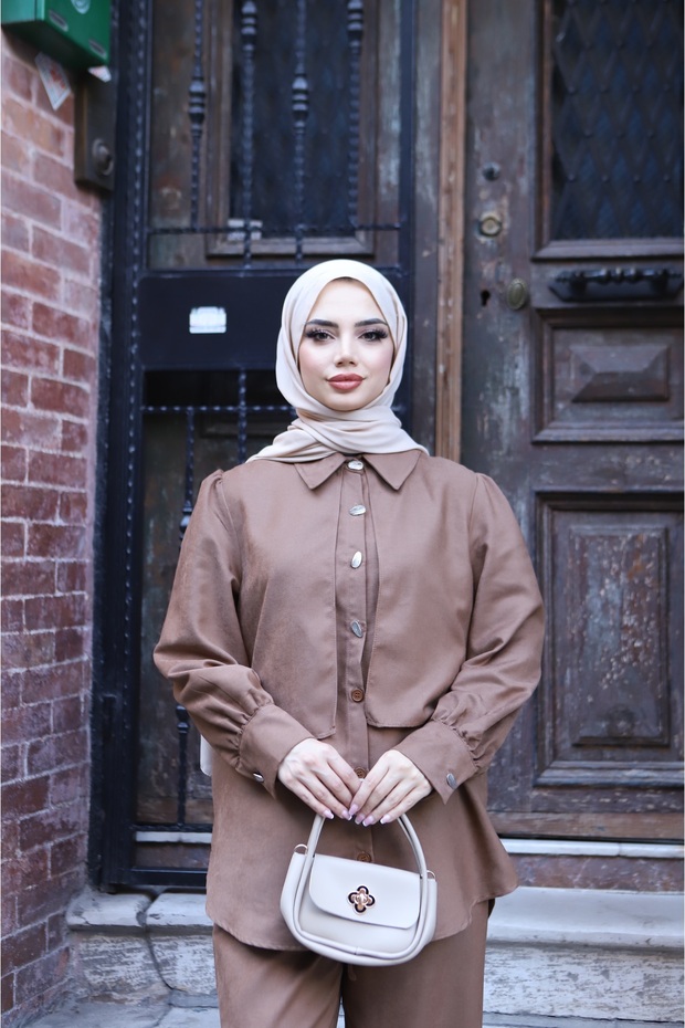 بدلة من جلد الغزال بأزرار - 3