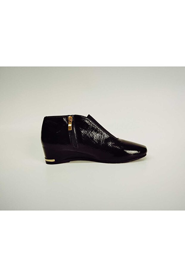 Women's Genuine Leather Sole Accessory Detailed Black Patent Leather Boots