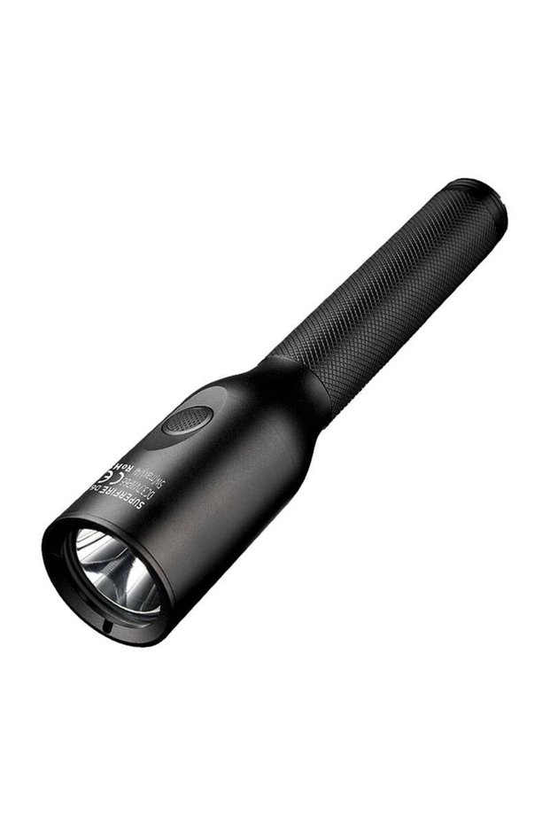 Lanternă D6 – 220 lm, rază 210 m, 4 moduri