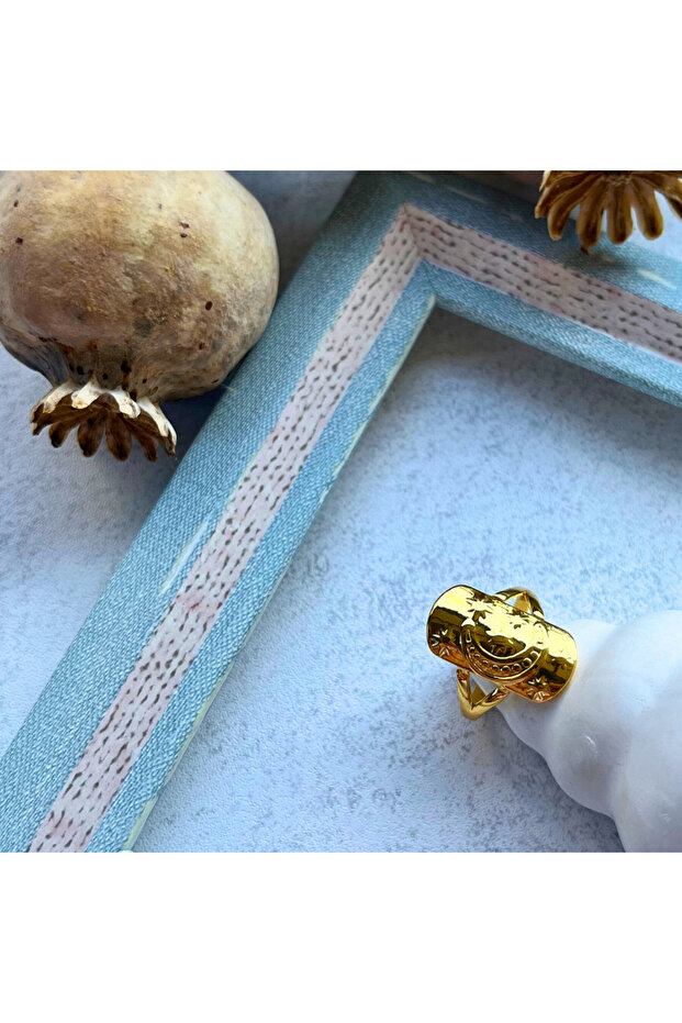 Crescent and Star Patterned Domed Ring I Me'Vintage Collection