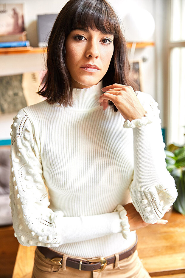 Women's Ecru Cable-Knit Stand-Up Collar Ribbed Sweater KZK-19001066