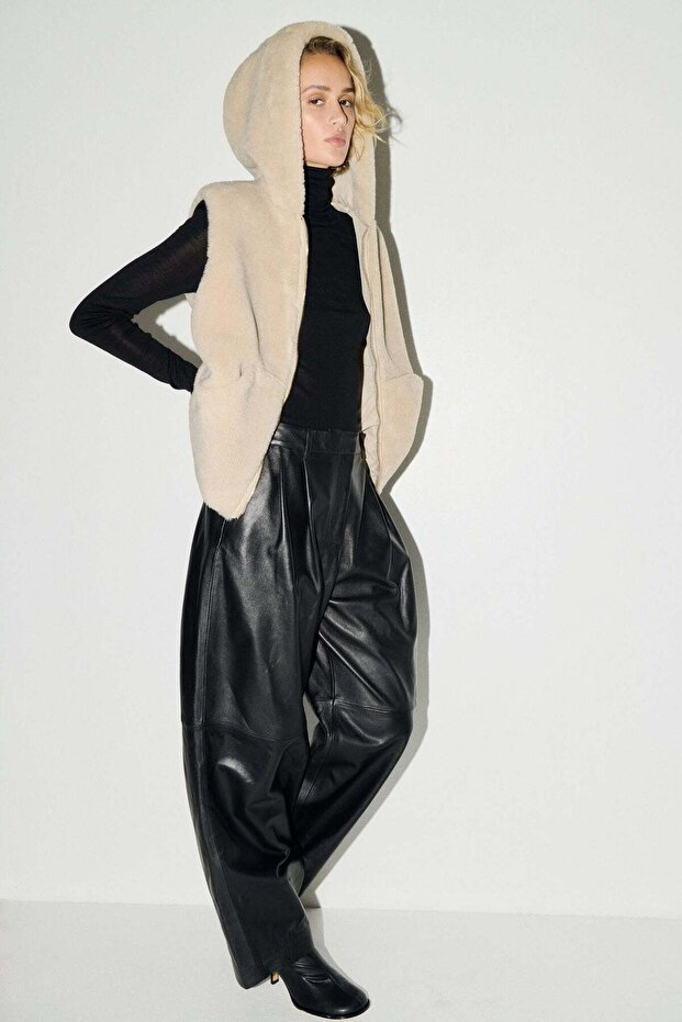 Hooded pile gilet