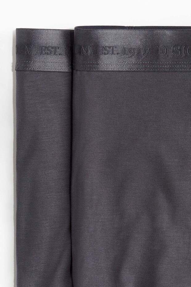 قطعتان من السراويل القصيرة متوسطة الحجم مصنوعة من الليكرا® - 4