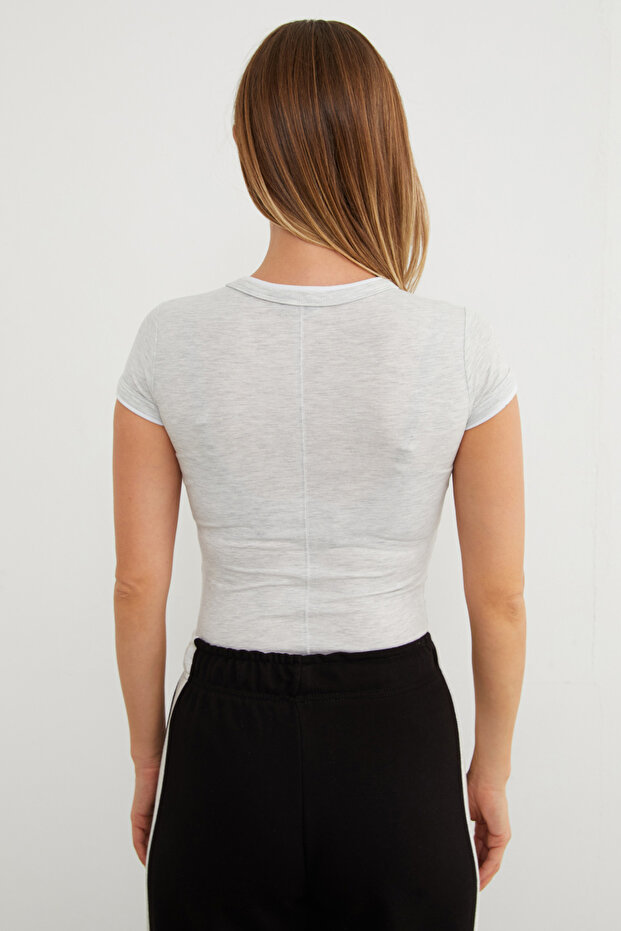 Basic Bisiklet Yaka Biyeli Crop Tişört - 7