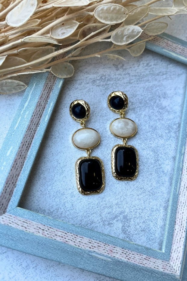 Timeless Posture Earrings I Mev'Art Collection