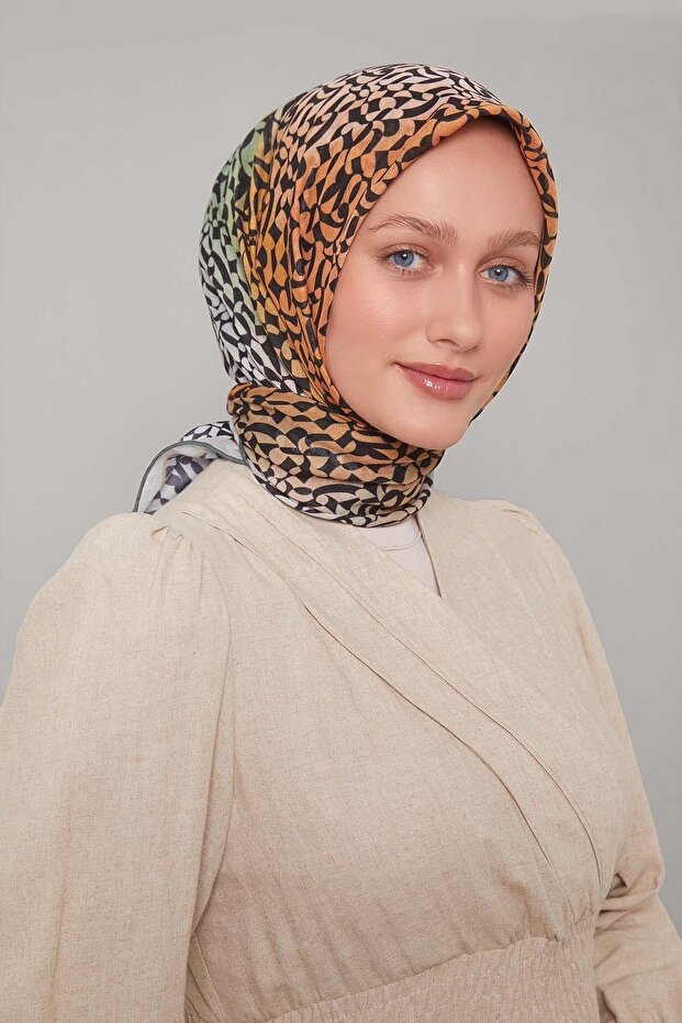 وشاح ناعم بنمط متدرج باللون البيج - 3