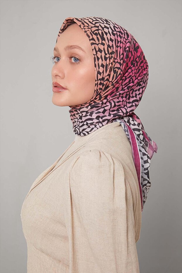 وشاح ناعم بنمط متدرج اللون باللون الفوشيا - 3