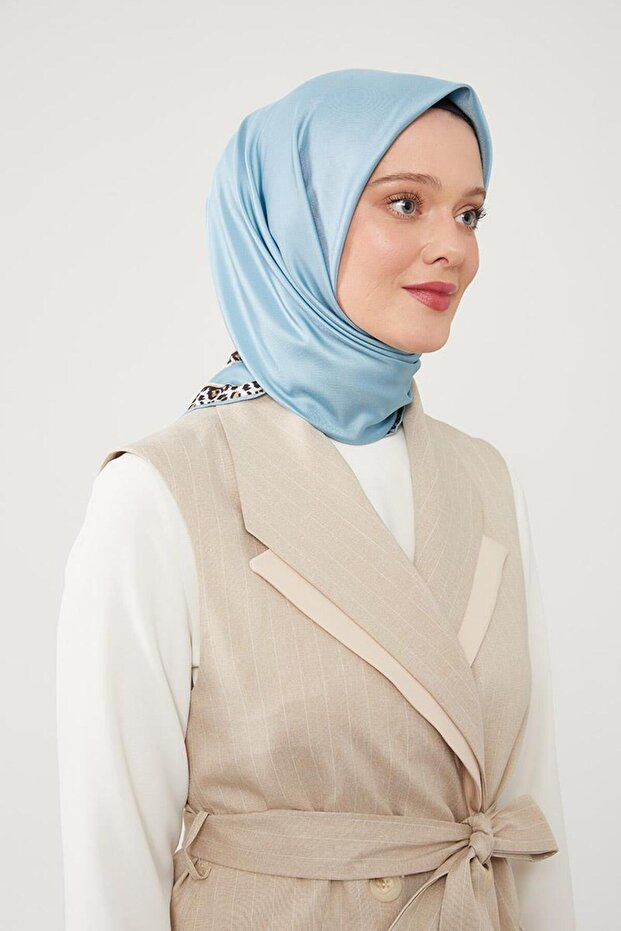 Turquoise Edge Leopard Pattern Twill Digital Scarf - 1