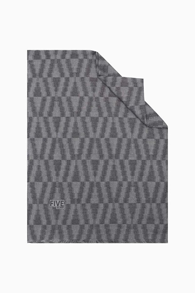 Gray Relax Pyramid Shawl