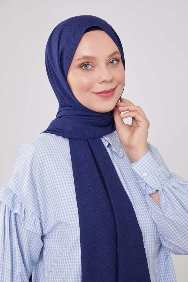 Parlament Mavisi Junset Şal - 2