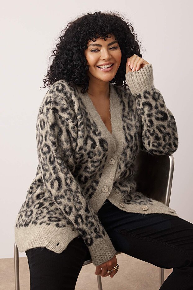 Camel Leopar Desenli Yumuşak Tuşeli Relax Fitt Triko Hırka TBBAW26AV00001 - 6