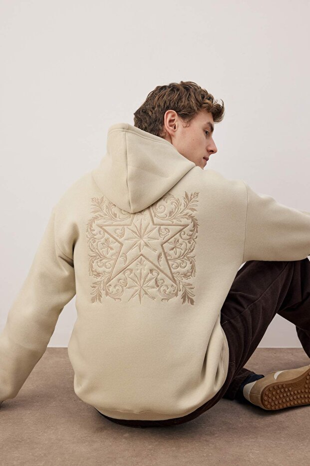 Taş Oversize/Geniş Kesim Sırtı Nakış Detaylı Kapüşonlu Sweatshirt TMNAW25SW00142 - 1