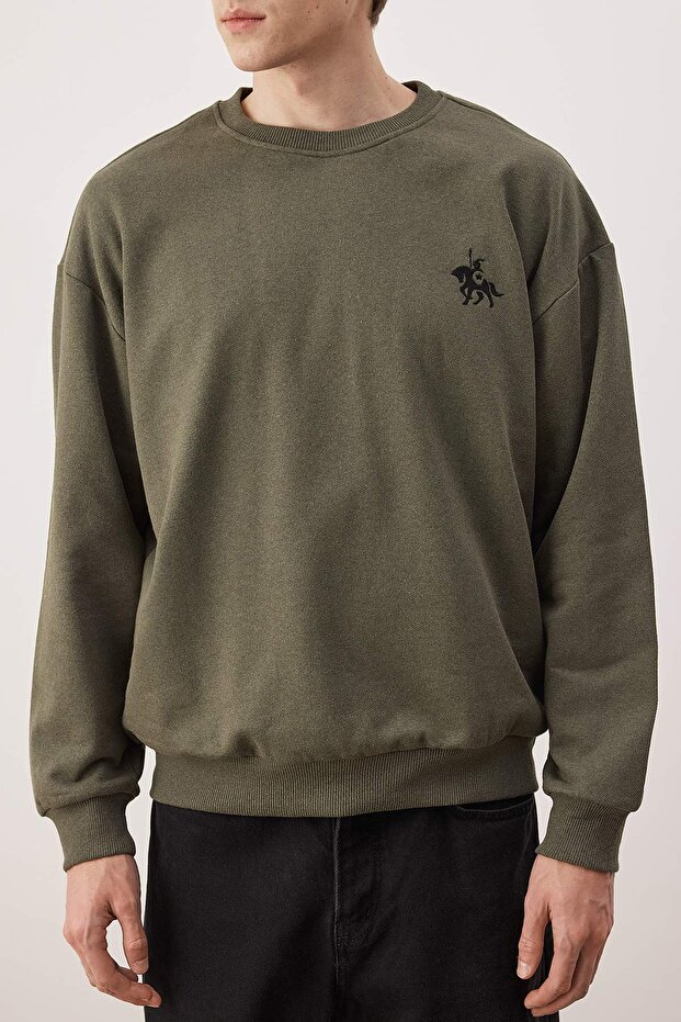 Haki Oversize/Geniş Kesim Uzun Kol At Nakışlı Sweatshirt TMNAW24SW00164 - 3